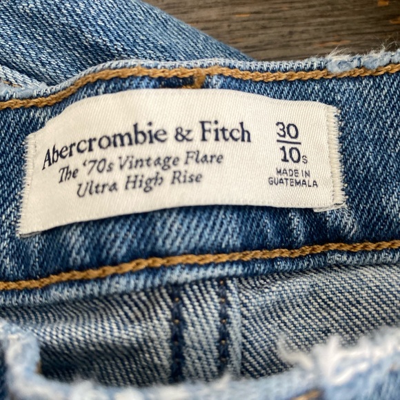 Abercrombie & Fitch Ultra High Rise Vintage Flare Jeans - Picture 9 of 12